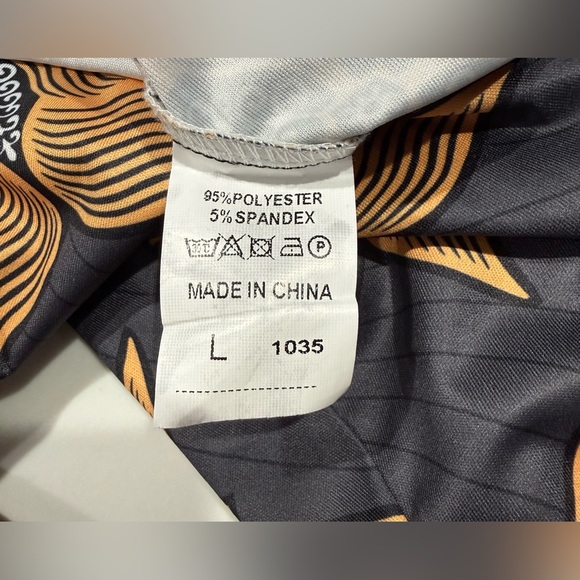 NWOT JUMPSUIT, 1-piece, V-Neck, Zipper, 3/4 Sleeves, Pockets, Flowers.Size L - Picture 9 of 10